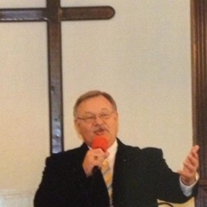 Pastor Kenny singing